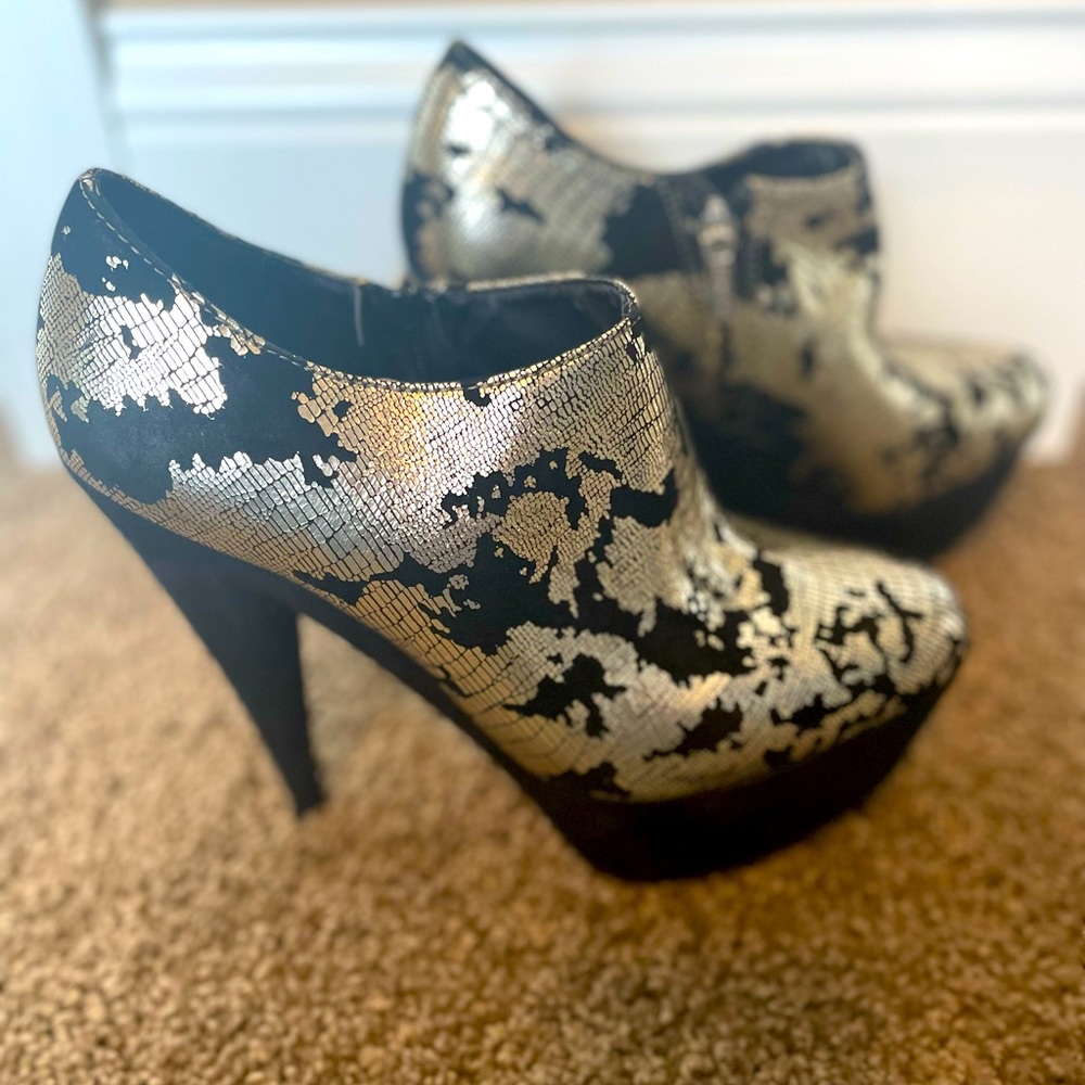 COLIN STUART by Victoria Secret black suede metallic pewter booties